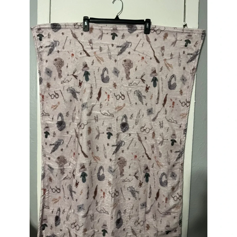 Harry Potter Theme Pink Plush Fleece Throw Blanket 40x30 Wands Owls Sorting Hat